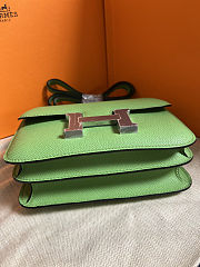 Hermès Constance 18 bag in Vert Criquet Epsom leather with silver hardware. - 5