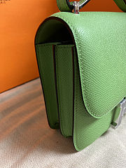 Hermès Constance 18 bag in Vert Criquet Epsom leather with silver hardware. - 4