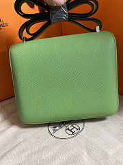 Hermès Constance 18 bag in Vert Criquet Epsom leather with silver hardware. - 2