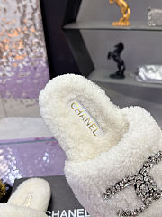 Chanel terry cloth or shearling-style slidesn in white - 3