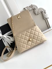 Chanel Mini Coco Handle bag in beige caviar leather with light gold hardware size 19 cm - 2