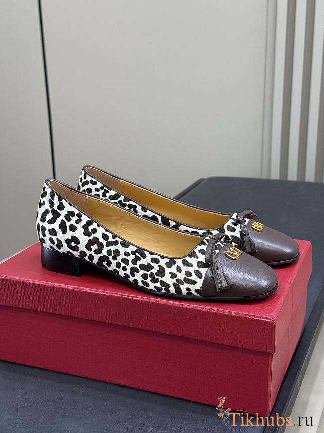 Valentino Garavani leopard print ballet flats  - 1