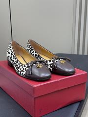 Valentino Garavani leopard print ballet flats  - 5