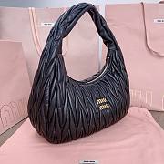 Miu Miu Wander matelassé hobo bag in black nappa leather 29 X 24 X 10 cm - 5