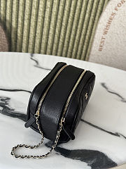 Chanel  Caviar Quilted Toiletry Case With Chain Black 18*9*9 cm - 3