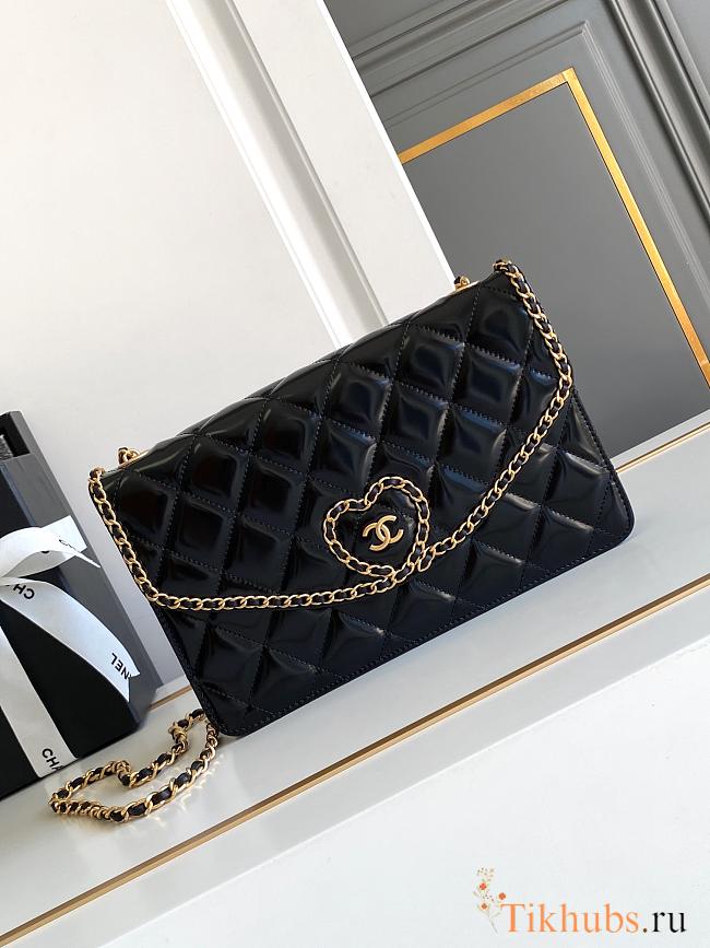 Chanel 24A black quilted patent chain around heart flap bag 15*24.5*4cm - 1
