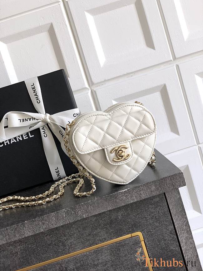 Chanel CC In Love Heart Clutch with Chain in white lambskin leather 12×13×5.5cm - 1