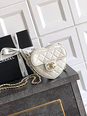 Chanel CC In Love Heart Clutch with Chain in white lambskin leather 12×13×5.5cm - 1