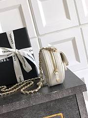 Chanel CC In Love Heart Clutch with Chain in white lambskin leather 12×13×5.5cm - 2