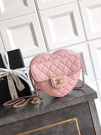 Chanel CC In Love Heart Clutch with Chain in pink lambskin leather 18x19 x5.5cm