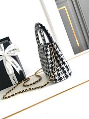 Chanel 24A Small Kelly Shopper bag in black and white houndstooth tweed 13x19x7 cm - 4