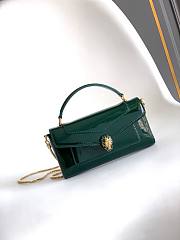 Bvlgari Serpenti Forever phone case in emerald green patent leather 19x10X3.5 cm - 1