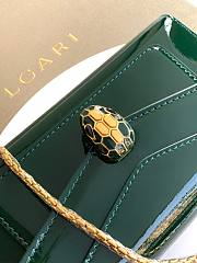Bvlgari Serpenti Forever phone case in emerald green patent leather 19x10X3.5 cm - 2