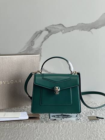  Bvlgari Serpenti Forever Medium Top Handle Bag in emerald green calf leather 20.5 X 15 X 9 