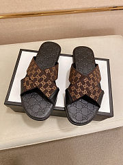 Gucci men's slide sandals with criss-cross straps in brown and black color - 1