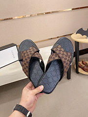 Gucci men's slide sandals with criss-cross straps in brown and black color - 5