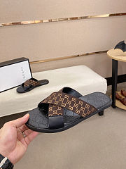 Gucci men's slide sandals with criss-cross straps in brown and black color - 3