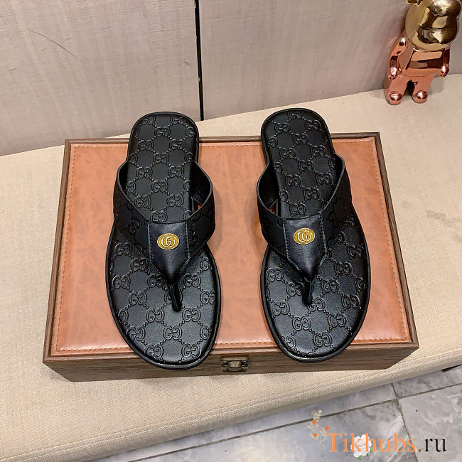Gucci Interlocking G thong sandals in black - 1