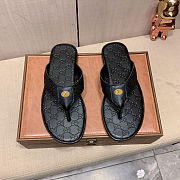 Gucci Interlocking G thong sandals in black - 1