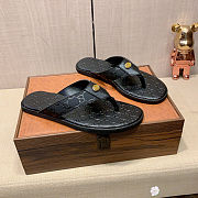 Gucci Interlocking G thong sandals in black - 6