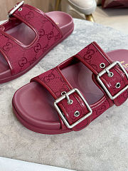  Gucci sandals with a GG monogram canvas in burgundy - 3