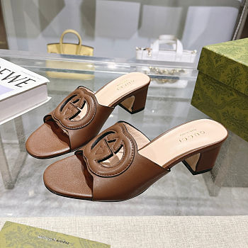 Gucci Women's slide sandal with Interlocking G in brown heel 6 cm