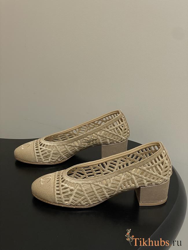 Chanel raffia woven block heel shoes in a beige color heel 5 cm - 1