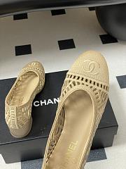 Chanel raffia woven block heel shoes in a beige color heel 5 cm - 5