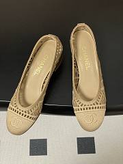 Chanel raffia woven block heel shoes in a beige color heel 5 cm - 4