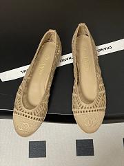 Chanel embroidered cotton ballet flats in beige - 5