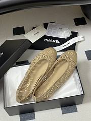 Chanel embroidered cotton ballet flats in beige - 2