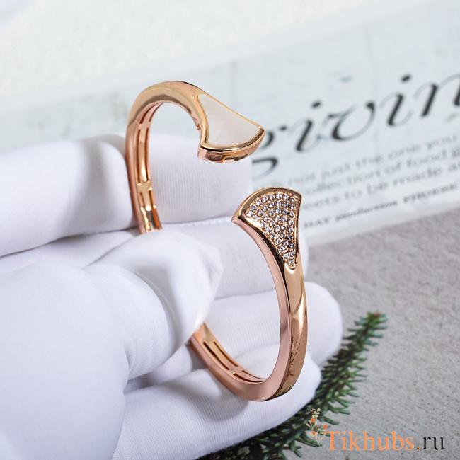 BVLGARI Follow Diva's Dream Diamond & Mother-of-Pearl Bangle Bracelet in 18kt Rose Gold - 1