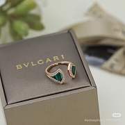 Bvlgari Divas' Dream 18 kt rose gold open ring with malachite inserts and pavé diamonds - 5