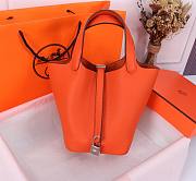 Hermès Picotin Lock 18 bag in orange Clemence leather  - 1