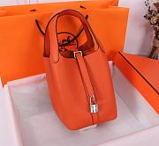 Hermès Picotin Lock 18 bag in orange Clemence leather  - 2