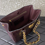 Valentino Garavani Laseine Small Shopping Bag in Chevron-Patterned Leather in burgundy color 26.5 x 22 x 10 cm - 2