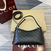  Gucci GG Emblem embossed black leather small shoulder bag in black color 22×14×8cm - 1