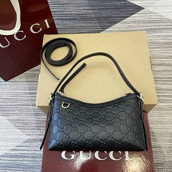  Gucci GG Emblem embossed black leather small shoulder bag in black color 22×14×8cm