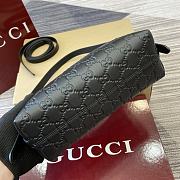  Gucci GG Emblem embossed black leather small shoulder bag in black color 22×14×8cm - 2