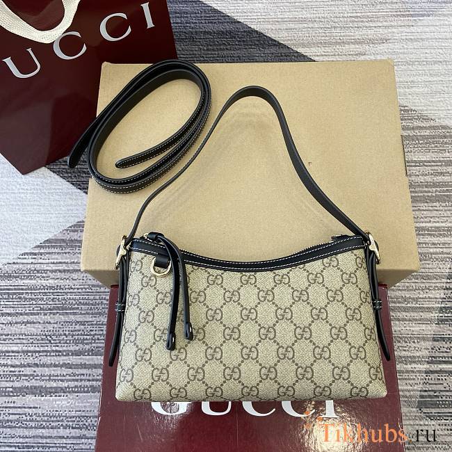 Gucci GG Emblem medium shoulder bag in the coated-canvas 22x14x8cm  - 1