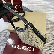 Gucci GG Emblem medium shoulder bag in the coated-canvas 22x14x8cm  - 6