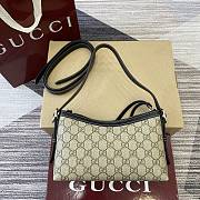 Gucci GG Emblem medium shoulder bag in the coated-canvas 22x14x8cm  - 2