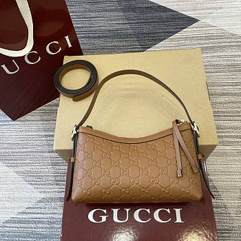 Gucci GG Emblem embossed black leather small shoulder bag in brown color 22×14×8cm