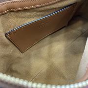 Gucci GG Emblem embossed black leather small shoulder bag in brown color 22×14×8cm - 2