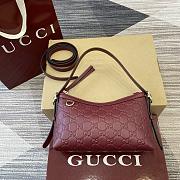 Gucci GG Emblem embossed black leather small shoulder bag in red color 22×14×8cm - 6