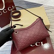 Gucci GG Emblem embossed black leather small shoulder bag in red color 22×14×8cm - 4