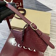 Gucci GG Emblem embossed black leather small shoulder bag in red color 22×14×8cm - 2