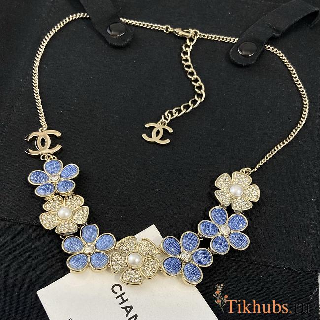 Chanel necklace with gemstone flower embellishments - 1