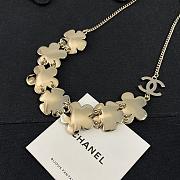 Chanel necklace with gemstone flower embellishments - 4