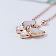 Van Cleef & Arpels necklace with a white butterfly pendant - 6